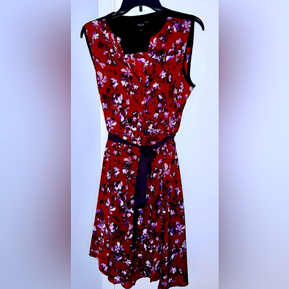 Simply Vera sleeveless floral dress with side pockets